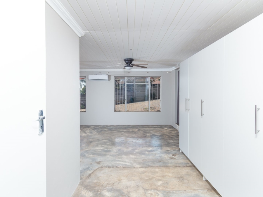 4 Bedroom Property for Sale in Ifafi North West